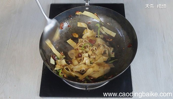如何做酱炒豆腐皮 酱炒豆腐皮的做法