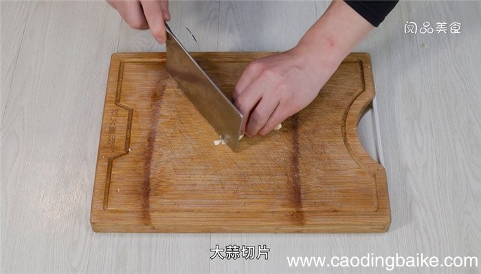 辣椒炒红肠鸡蛋的做法 辣椒炒红肠鸡蛋怎么做
