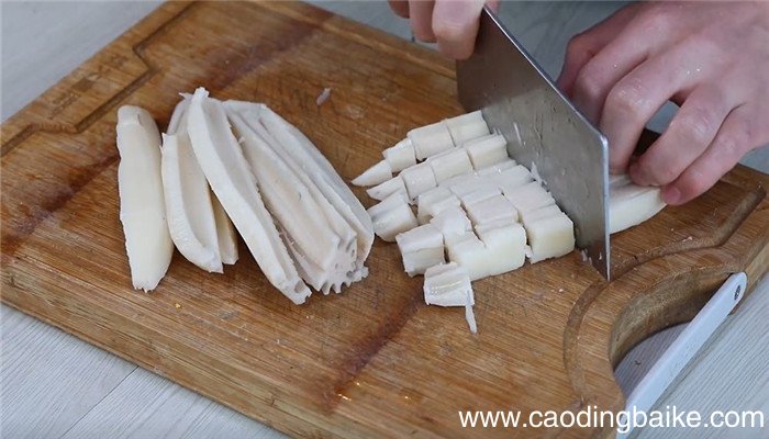 辣子鸡炒藕丁怎么做 辣子鸡炒藕丁的做法