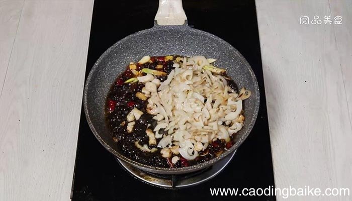 藕丁炒鸡肉 藕丁炒鸡肉的做法