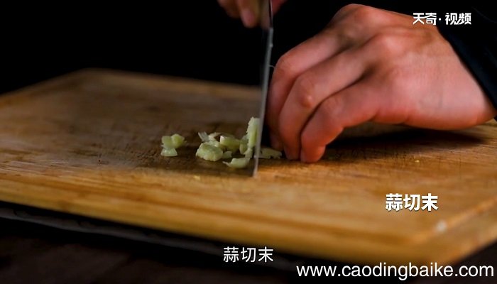 清炒芦笋蟹味菇怎么做 清炒芦笋蟹味菇的做法