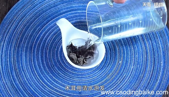 土豆木耳排骨汤的做法 土豆木耳排骨汤怎么做
