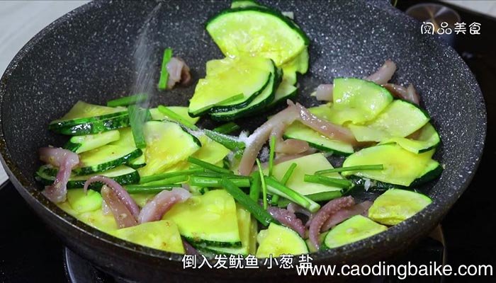 南瓜炒鱿鱼 南瓜炒鱿鱼的做法