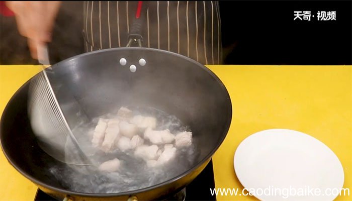 虎皮蛋焖红烧肉的做法 虎皮蛋焖红烧肉怎么做