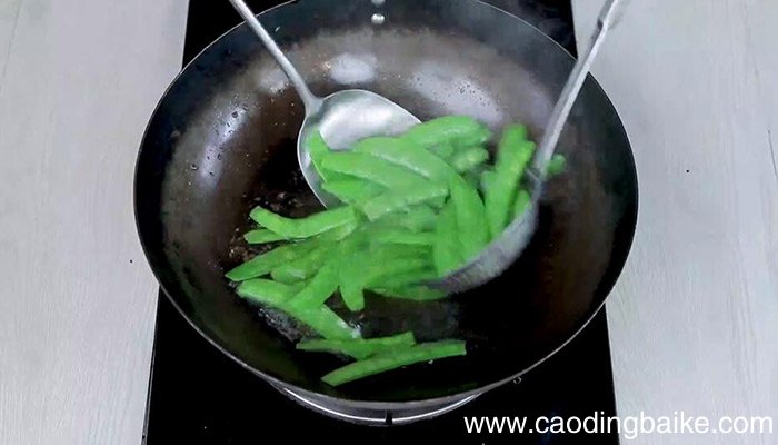 荷兰豆炒白玉菇的做法 荷兰豆炒白玉菇怎么做