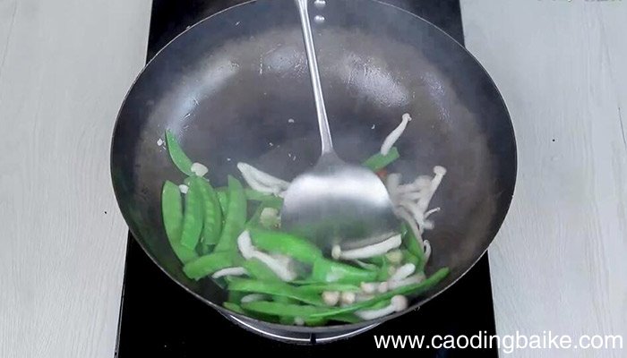 荷兰豆炒白玉菇的做法 荷兰豆炒白玉菇怎么做
