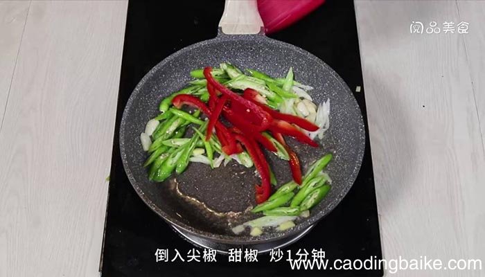 甜椒炒尖椒 甜椒炒尖椒的做法