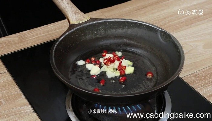姜蒜鲍鱼鸡煲的做法 姜蒜鲍鱼鸡煲怎么做好吃