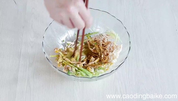 红油拌鸡丝的做法 红油拌鸡丝怎么做
