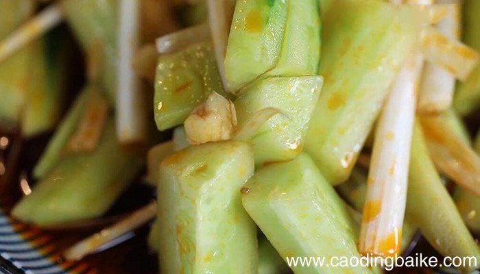 大葱拌黄瓜的方法 大葱拌黄瓜的做法
