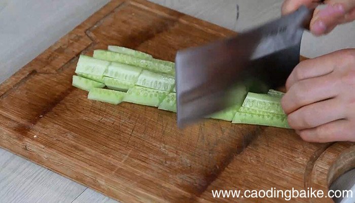 大葱拌黄瓜的方法 大葱拌黄瓜的做法