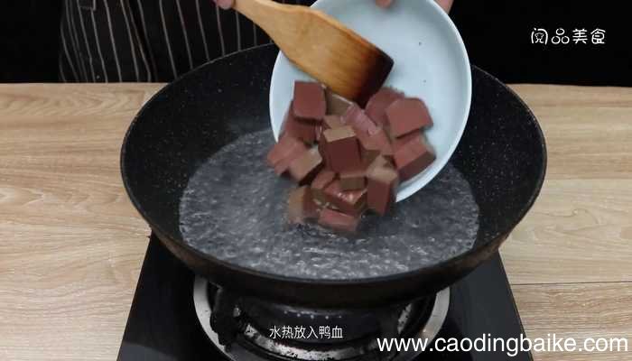 鸭血焖毛豆 鸭血焖毛豆的做法