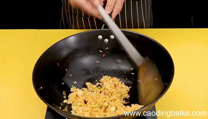 豆瓣酱炒米饭怎么做 豆瓣酱炒米饭的做法