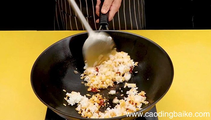 豆瓣酱炒米饭怎么做 豆瓣酱炒米饭的做法