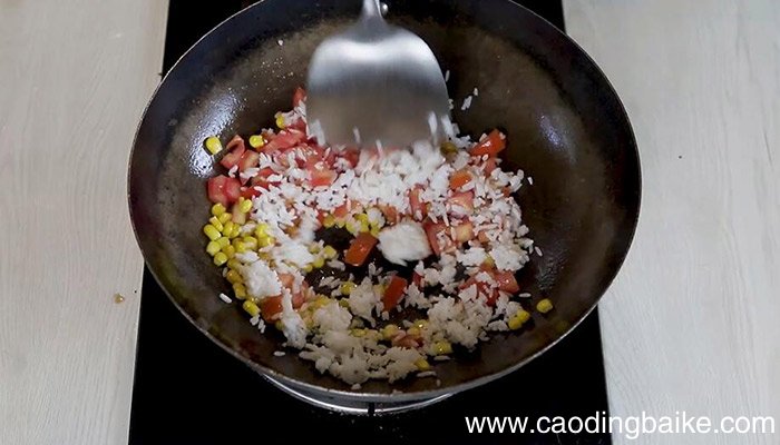番茄玉米炒饭的做法 番茄玉米炒饭怎么做