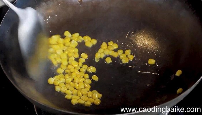 番茄玉米炒饭的做法 番茄玉米炒饭怎么做