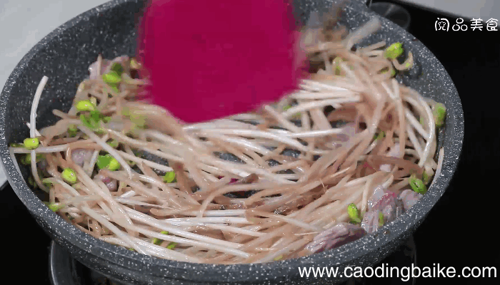 榨菜黄豆芽炒肉丁的做法，榨菜黄豆芽炒肉丁怎么做