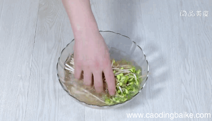 榨菜黄豆芽炒肉丁的做法，榨菜黄豆芽炒肉丁怎么做