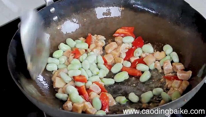 蚕豆炒鸡丁的做法 蚕豆炒鸡丁怎么做