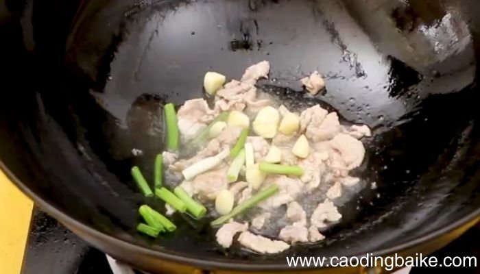 茶树菇焖面详细做法 茶树菇焖面的做法