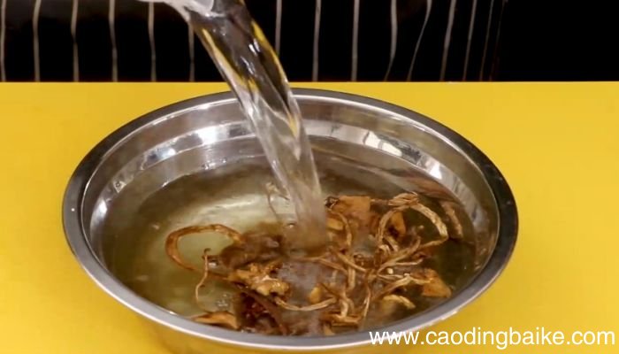 茶树菇焖面详细做法 茶树菇焖面的做法