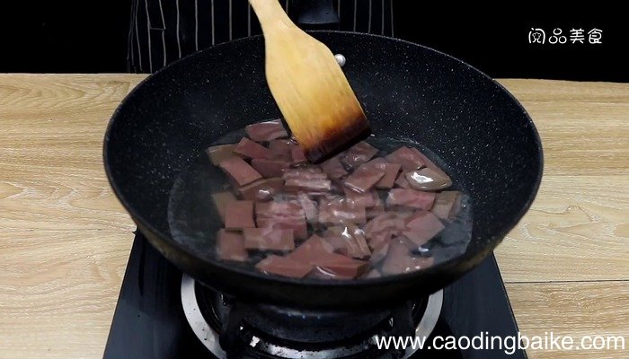 猪血炒豆干的做法 猪血炒豆干怎么做好吃