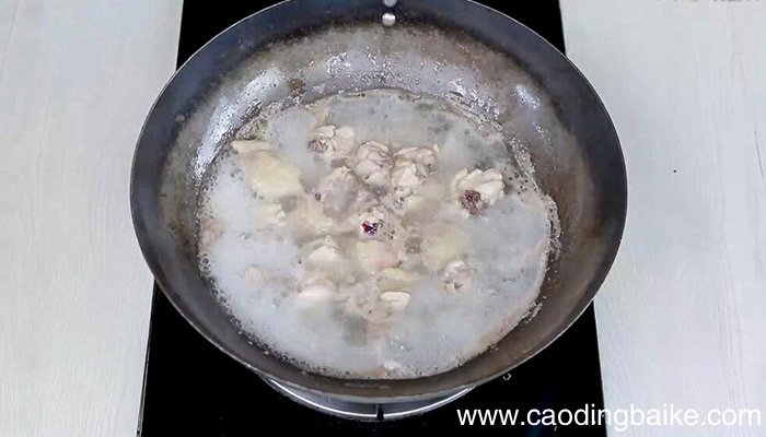 白菜炖鸡块的做法 白菜炖鸡块怎么做