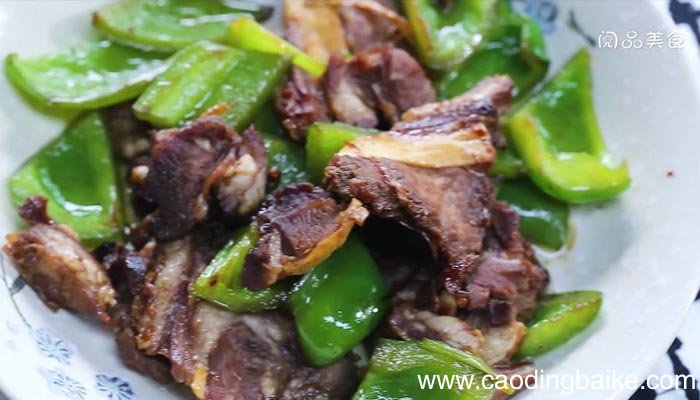 牛腩炒灯笼椒的做法 牛腩炒灯笼椒
