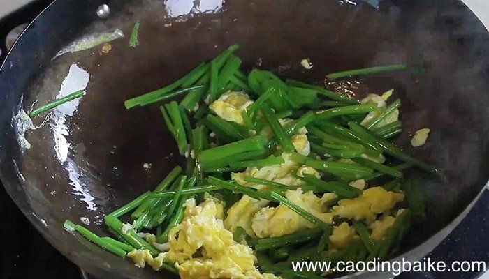 菠菜杆炒鸡蛋的做法 菠菜杆炒鸡蛋怎么做好吃