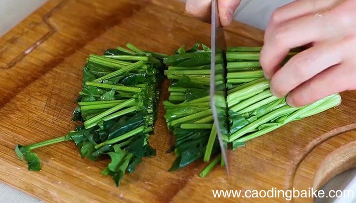 菠菜杆炒鸡蛋的做法 菠菜杆炒鸡蛋怎么做好吃