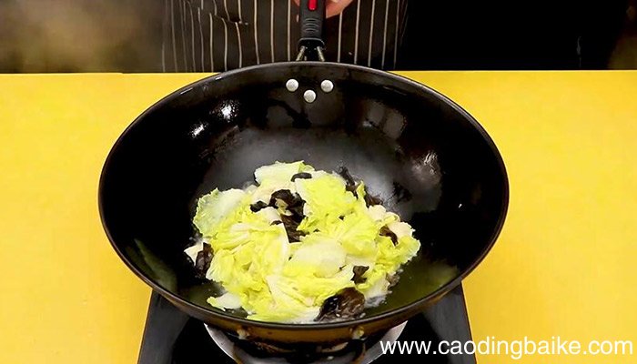 白菜木耳豆皮怎么炒 白菜木耳豆皮的做法