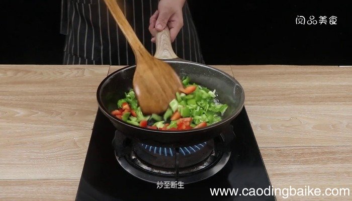双椒炒鸡蛋的做法 双椒炒鸡蛋怎么做好吃