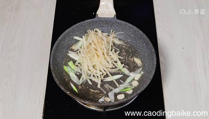 土豆丝焖烧 土豆丝焖烧的做法