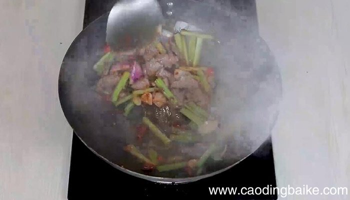 干锅洋葱牛柳的做法 干锅洋葱牛柳怎么做