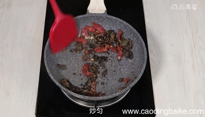 梅干菜香肠焖饭的做法 梅干菜香肠焖饭怎么做