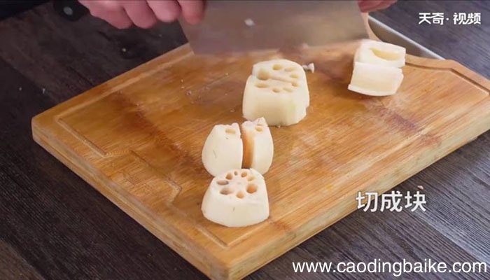 鸡爪煲莲藕怎么做 鸡爪煲莲藕