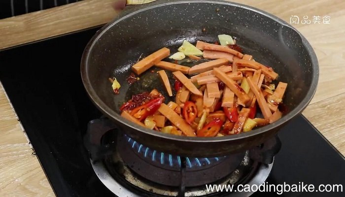 韭苔炒香肠的做法 韭苔炒香肠怎么做好吃