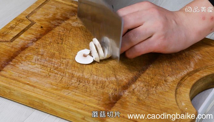 豌豆尖蘑菇豆腐汤怎么做 豌豆尖蘑菇豆腐汤的做法