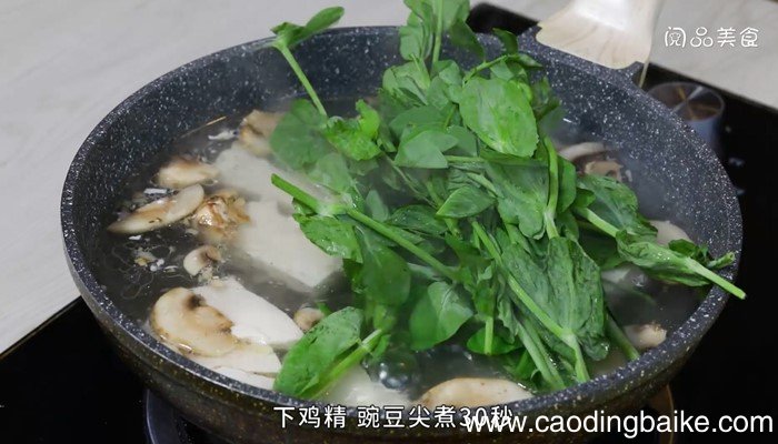 豌豆尖蘑菇豆腐汤怎么做 豌豆尖蘑菇豆腐汤的做法