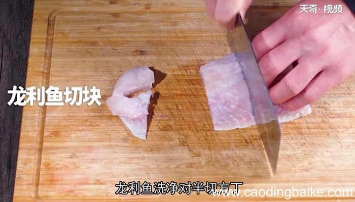 豌豆木耳炒鱼块的做法 豌豆木耳炒鱼块怎么做