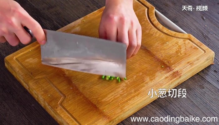 避风塘墨鱼仔怎么做 避风塘墨鱼仔的做法