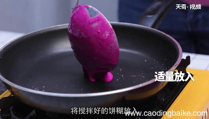 无油火龙果鸡蛋软饼的做法 无油火龙果鸡蛋软饼怎么做