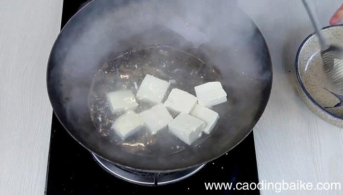 番茄白玉菇炖豆腐的做法 番茄白玉菇炖豆腐怎么做