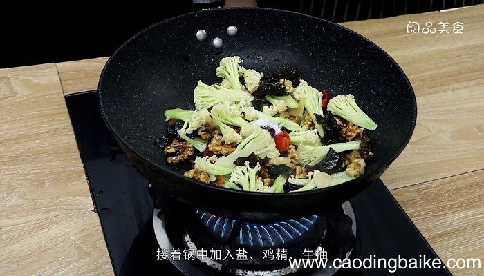 核桃仁炒菜花的做法 核桃仁炒菜花怎么做好吃