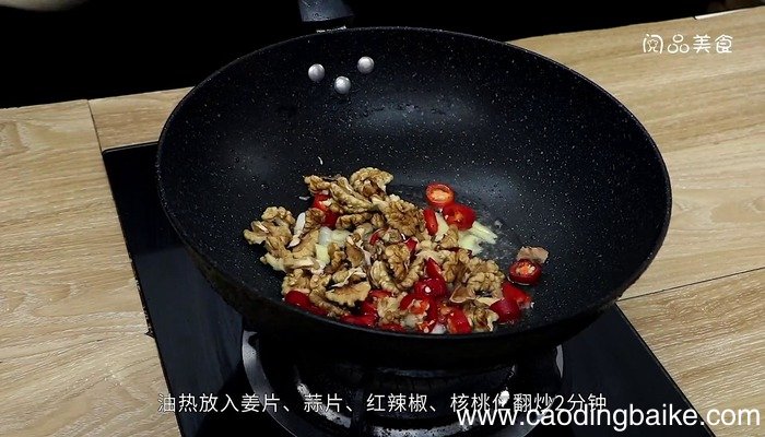 核桃仁炒菜花的做法 核桃仁炒菜花怎么做好吃