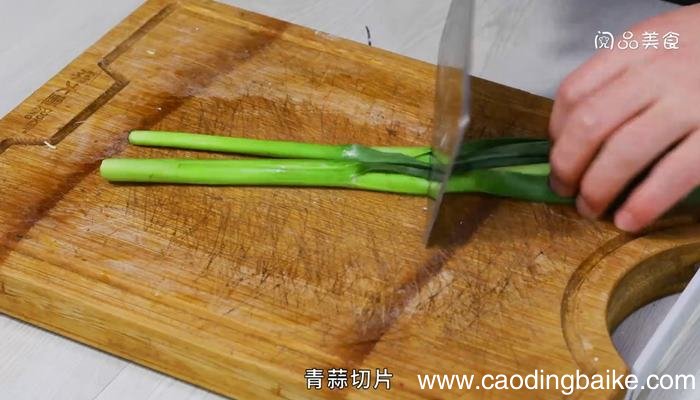老腊肉炒豌豆尖怎么做 老腊肉炒豌豆尖的做法