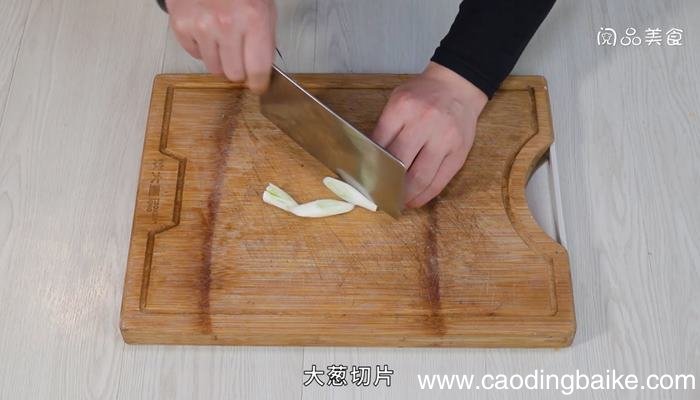 老腊肉炒豌豆尖怎么做 老腊肉炒豌豆尖的做法