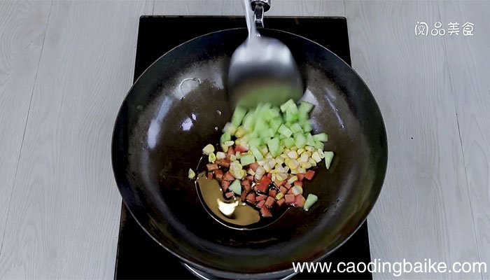 咖喱什锦炒饭如何做 咖喱什锦炒饭怎么做