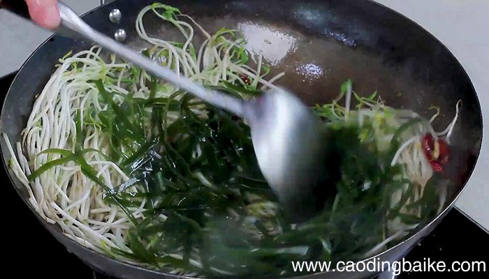豆芽海带怎么炒好吃 豆芽海带的做法