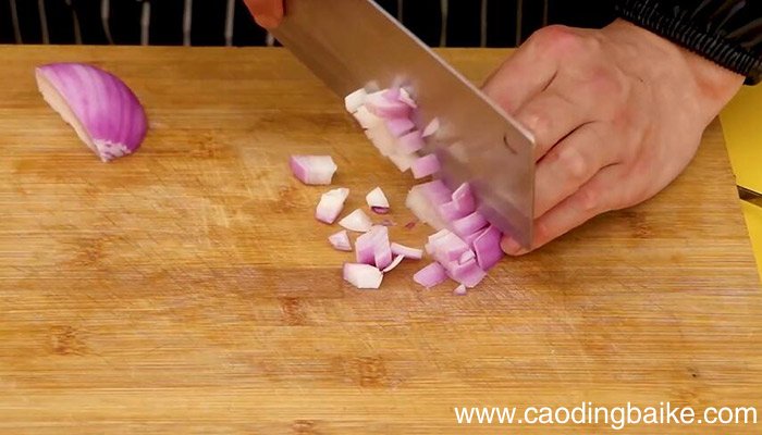 豆角五花肉焖饭步骤 豆角五花肉焖饭在怎么做